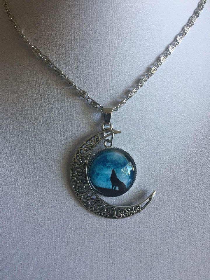 Wolf Pendant -Small Wolf - Ancient Dream